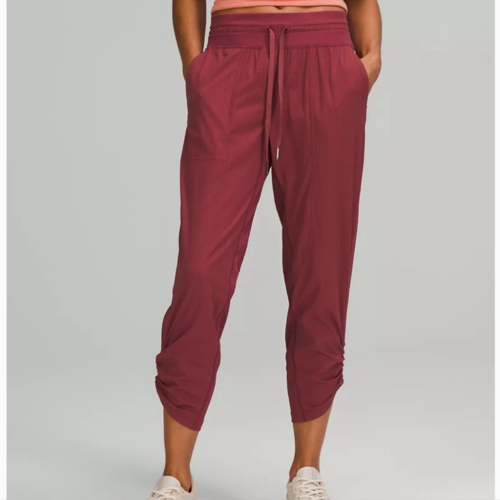 Lululemon Dance Studio Relaxed Fit Mid Rise Cropped Pants size 8